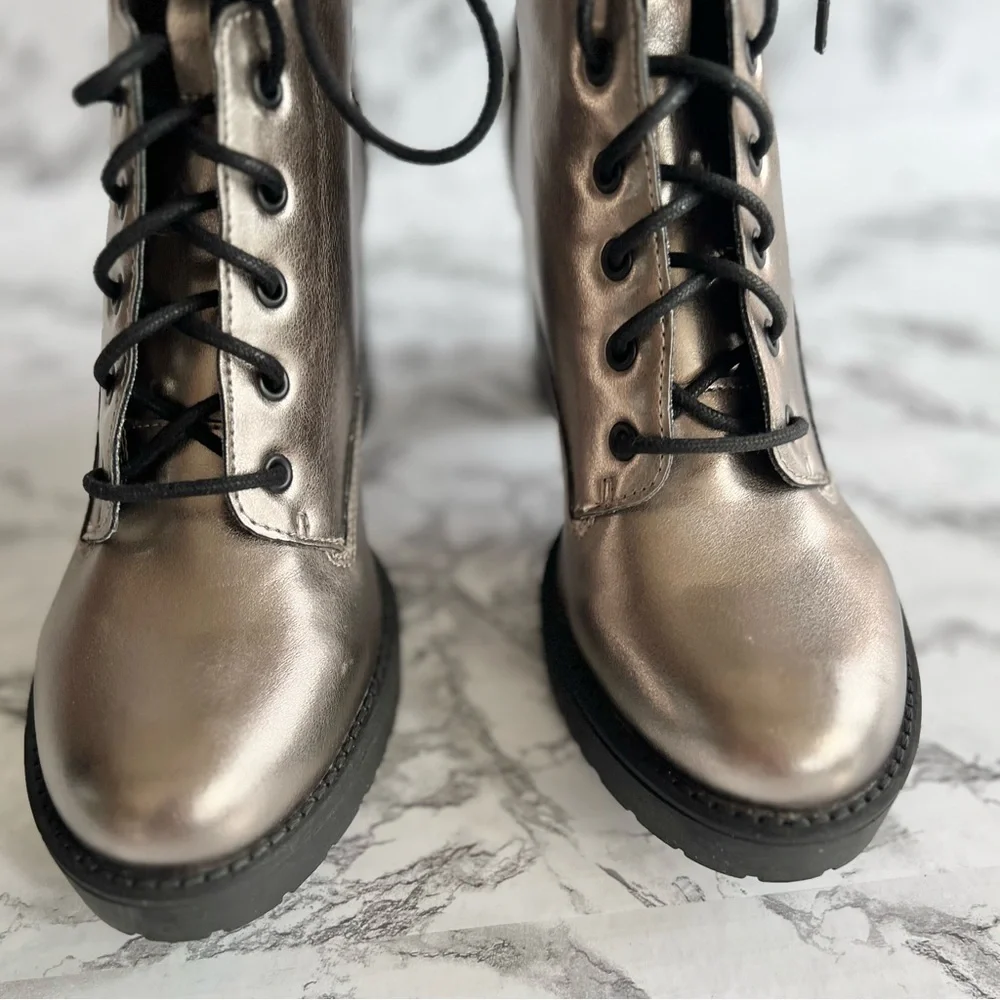 Madden Girl Joltz Pewter Paris Metallic Chelsea Combat Boot Almond Toe 9